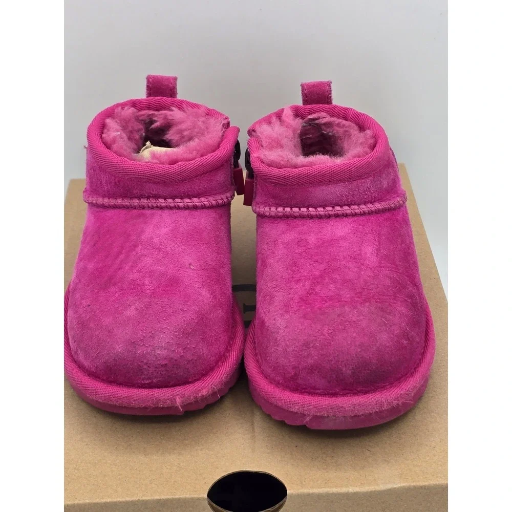 UGG Kids Mini Boot in Hot Pink